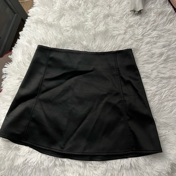 3 mini skirts - Picture 2 of 3